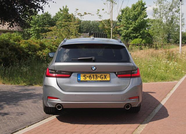 BMW 3-Serie Touring 318i | Virtual Cockpit | Facelift Model | Apple Carplay | 19 Inch | NL-Auto |
