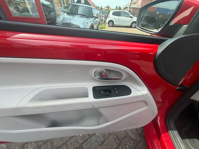 Volkswagen UP 1.0 high up NAVI-ANDOID-AIRCO-E APK
