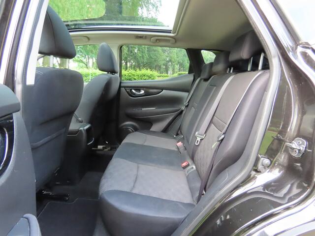 Nissan Qashqai 1.2 Connect Edition 360 Camera Panoramadak DAB Keyless Entry Navigatie Stoelverwarming Xenon Lm Velgen Pdc Trekhaak