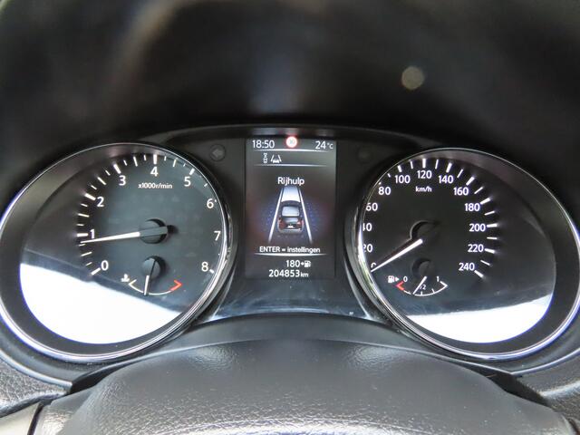 Nissan Qashqai 1.2 Connect Edition 360 Camera Panoramadak DAB Keyless Entry Navigatie Stoelverwarming Xenon Lm Velgen Pdc Trekhaak