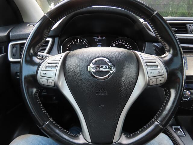 Nissan Qashqai 1.2 Connect Edition 360 Camera Panoramadak DAB Keyless Entry Navigatie Stoelverwarming Xenon Lm Velgen Pdc Trekhaak