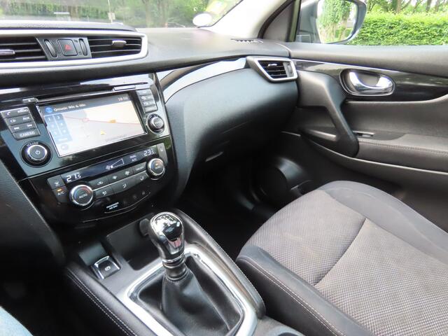 Nissan Qashqai 1.2 Connect Edition 360 Camera Panoramadak DAB Keyless Entry Navigatie Stoelverwarming Xenon Lm Velgen Pdc Trekhaak