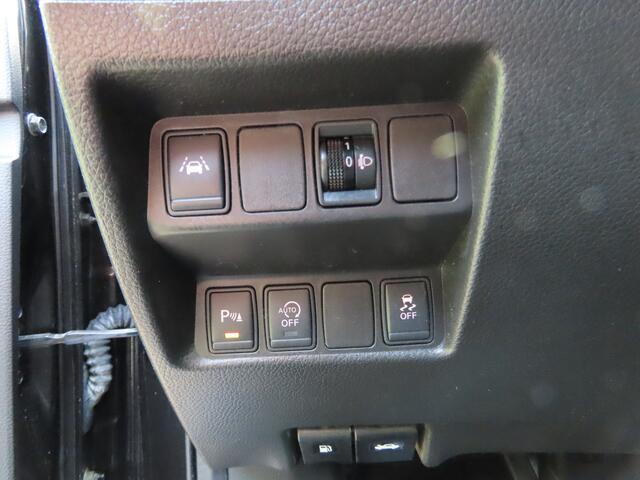 Nissan Qashqai 1.2 Connect Edition 360 Camera Panoramadak DAB Keyless Entry Navigatie Stoelverwarming Xenon Lm Velgen Pdc Trekhaak