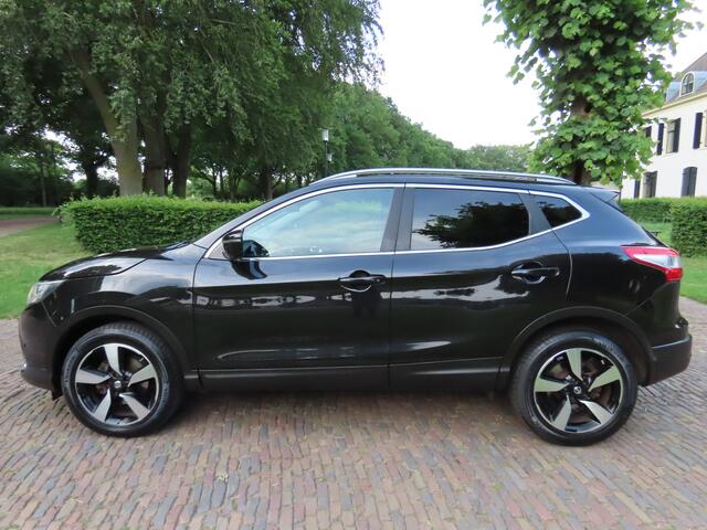 Nissan Qashqai 1.2 Connect Edition 360 Camera Panoramadak DAB Keyless Entry Navigatie Stoelverwarming Xenon Lm Velgen Pdc Trekhaak