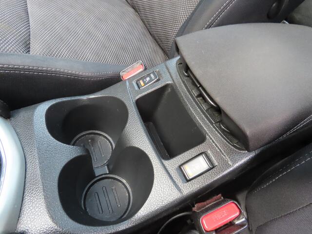 Nissan Qashqai 1.2 Connect Edition 360 Camera Panoramadak DAB Keyless Entry Navigatie Stoelverwarming Xenon Lm Velgen Pdc Trekhaak