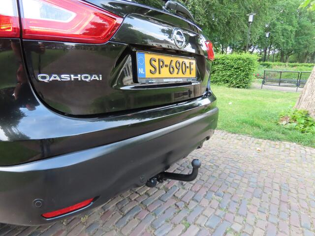 Nissan Qashqai 1.2 Connect Edition 360 Camera Panoramadak DAB Keyless Entry Navigatie Stoelverwarming Xenon Lm Velgen Pdc Trekhaak