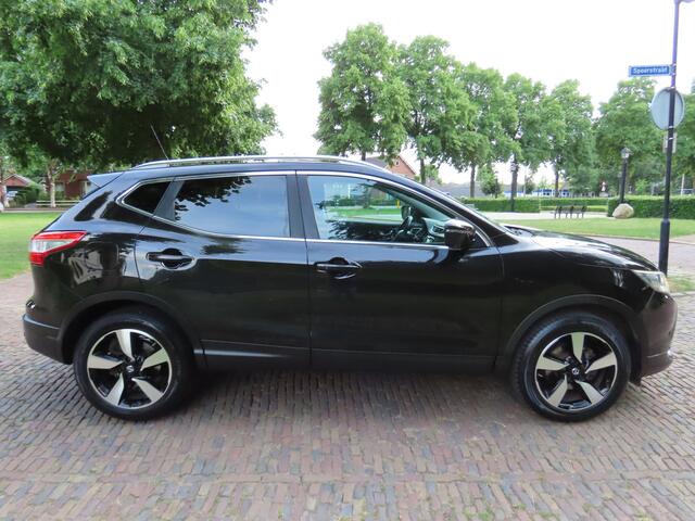 Nissan Qashqai 1.2 Connect Edition 360 Camera Panoramadak DAB Keyless Entry Navigatie Stoelverwarming Xenon Lm Velgen Pdc Trekhaak