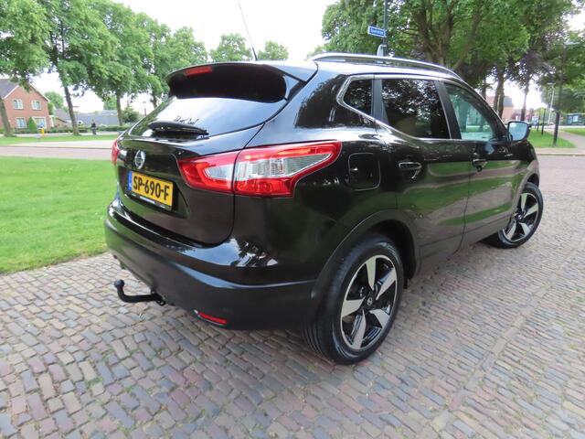 Nissan Qashqai 1.2 Connect Edition 360 Camera Panoramadak DAB Keyless Entry Navigatie Stoelverwarming Xenon Lm Velgen Pdc Trekhaak