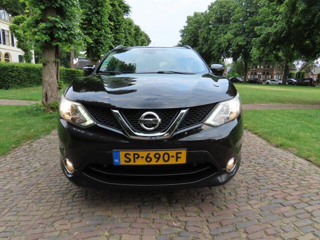Nissan Qashqai 1.2 Connect Edition 360 Camera Panoramadak DAB Keyless Entry Navigatie Stoelverwarming Xenon Lm Velgen Pdc Trekhaak