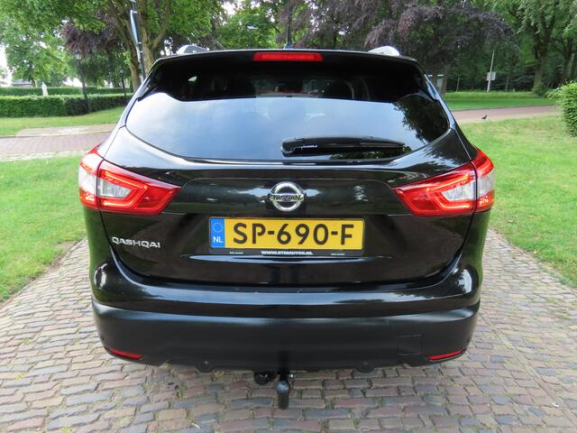 Nissan Qashqai 1.2 Connect Edition 360 Camera Panoramadak DAB Keyless Entry Navigatie Stoelverwarming Xenon Lm Velgen Pdc Trekhaak