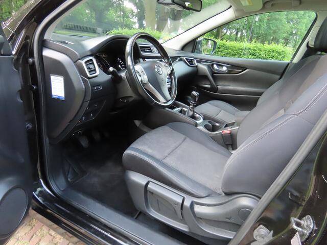 Nissan Qashqai 1.2 Connect Edition 360 Camera Panoramadak DAB Keyless Entry Navigatie Stoelverwarming Xenon Lm Velgen Pdc Trekhaak