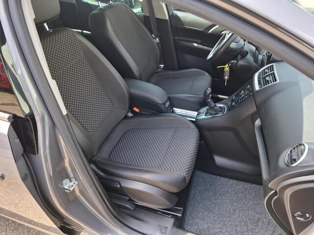 Opel Meriva 1.4 Turbo Cosmo All Seasonbanden | Trekhaak | e APK bij aflevering