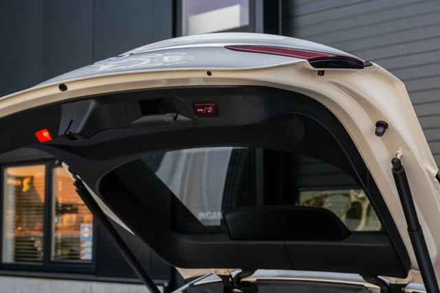 Mercedes-Benz GLC Coup� 250 AMG 4MATIC Premium Plus|Pano|Night|Sportstoel|Camera|Leer|Ambi|