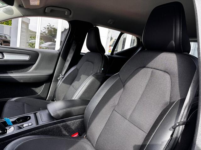 Volvo XC40 1.5 T3 Momentum Pro | NL-Auto | Elek. Achterklep | PDC voor + Achter | Navigatie