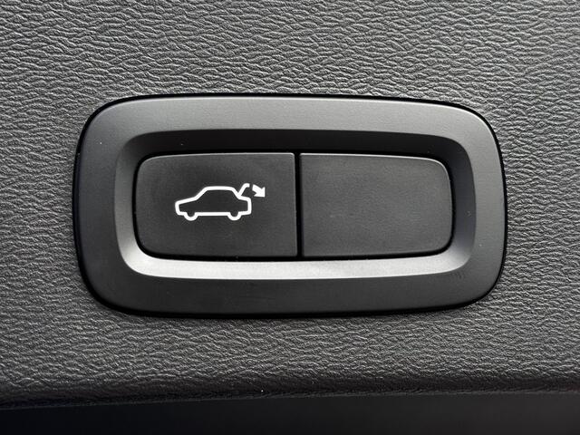 Volvo XC40 1.5 T3 Momentum Pro | NL-Auto | Elek. Achterklep | PDC voor + Achter | Navigatie