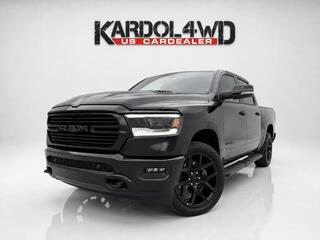 Dodge 1500 Ram Laramie Night Edition Modeljaar 24 | BOMVOL| Panoramadak elect. | Luchtvering | Virtual cockpit | Adaptive cruise | Geheel rijklaar incl. LPG