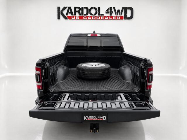 Dodge 1500 Ram Laramie Night Edition Modeljaar 24 | BOMVOL| Panoramadak elect. | Luchtvering | Virtual cockpit | Adaptive cruise | Geheel rijklaar incl. LPG