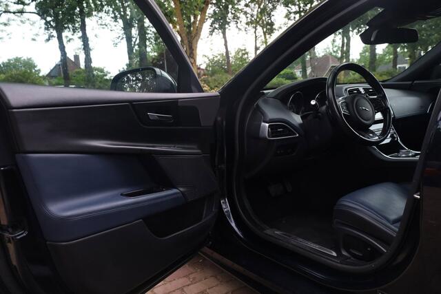 Jaguar XE 2.0 Portfolio Aut.| R-Sport | Panorama | Stoelverwarming | Nette staat | Elek. Kofferklep | Dealeronderhouden | NL. Auto