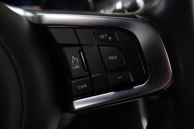 Jaguar XE 2.0 Portfolio Aut.| R-Sport | Panorama | Stoelverwarming | Nette staat | Elek. Kofferklep | Dealeronderhouden | NL. Auto