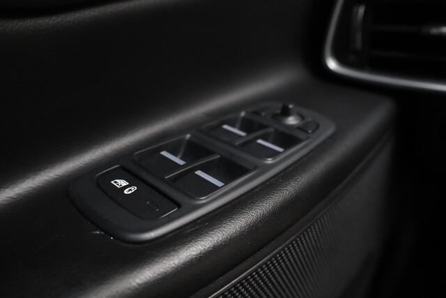 Jaguar XE 2.0 Portfolio Aut.| R-Sport | Panorama | Stoelverwarming | Nette staat | Elek. Kofferklep | Dealeronderhouden | NL. Auto