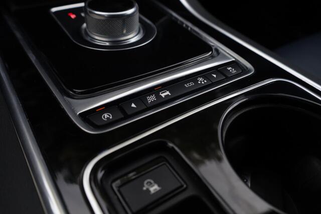 Jaguar XE 2.0 Portfolio Aut.| R-Sport | Panorama | Stoelverwarming | Nette staat | Elek. Kofferklep | Dealeronderhouden | NL. Auto