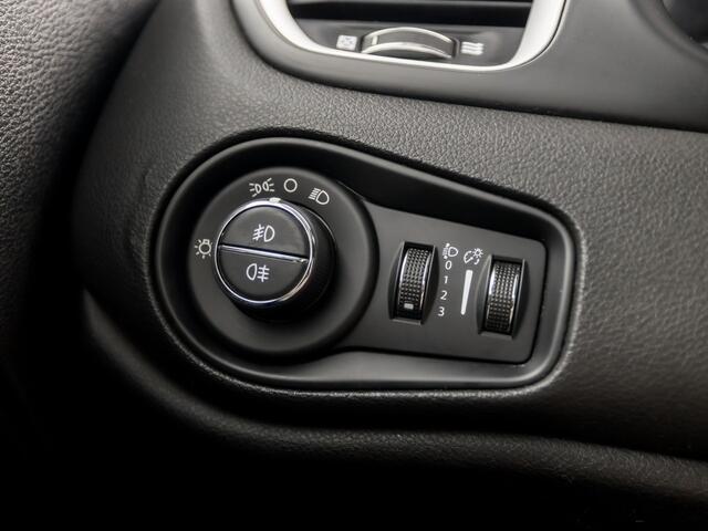 Jeep Renegade 1.4 MultiAir Sport NAVIGATIE, CLIMATE, GETINT GLAS, SPORTSTOELEN, CRUISE, KEYLESS, PARKEERSENSOREN, STAAT