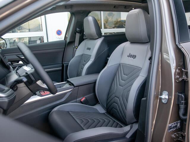 Jeep Compass First Edition 74 kWh | Direct leverbaar | Adapt. Cruise | Camera | Carplay | 20 | Elektr. A-Klep | Navi | Winter Pack | Schuif/Kanteldak | Pre