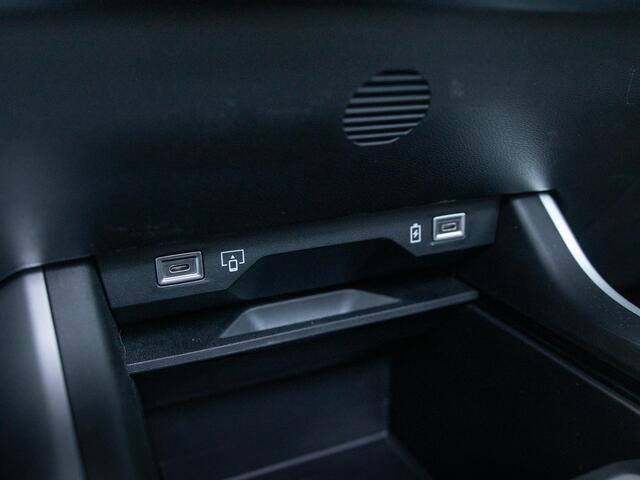 Jeep Compass First Edition 74 kWh | Direct leverbaar | Adapt. Cruise | Camera | Carplay | 20 | Elektr. A-Klep | Navi | Winter Pack | Schuif/Kanteldak | Pre