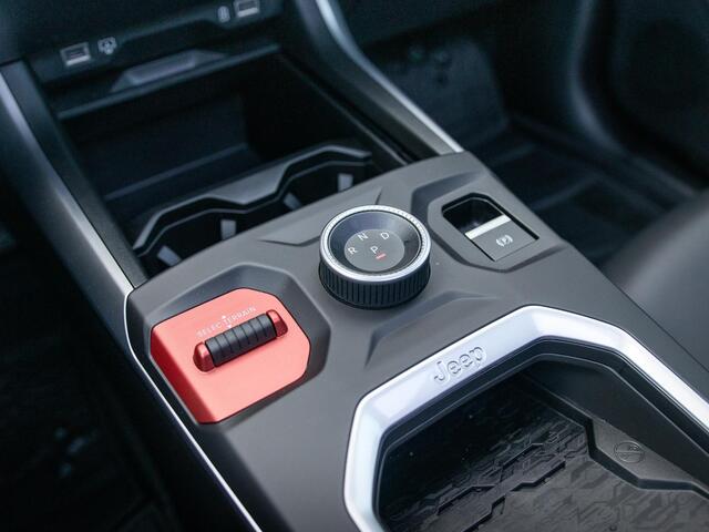 Jeep Compass First Edition 74 kWh | Direct leverbaar | Adapt. Cruise | Camera | Carplay | 20 | Elektr. A-Klep | Navi | Winter Pack | Schuif/Kanteldak | Pre