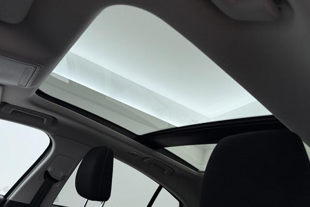 Ford Focus 1.0 EcoBoost Titanium Business | Org NL | Panoramadak | Bang & Olufsen | Winter Pack | CarPlay | Camera | Adap. Cruise