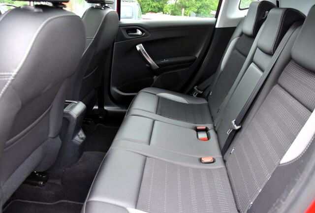 Peugeot 2008 1.2 PureTech Allure Camera Carplay Automaat Pano