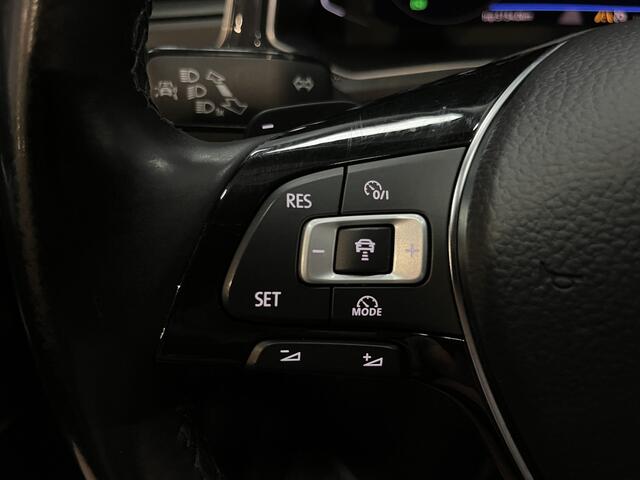 Volkswagen T-ROC 2.0 TSI 4Motion Sport Airco ECC | LED | Panorama | Leer | Virtual | Adaptive Cruise | 19 velgen | Trekhaak | Apple Carplay Android auto | Isofix