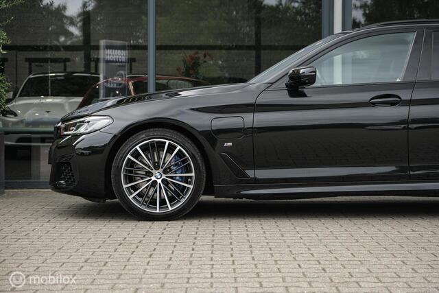 BMW 5-Serie Touring 530e Business Edition Plus | 92% SOH | M- Pakket | Pano | Harman Kardon | Trekhaak | 360 Camera | HUD | ACC | DAB+ | Stoelverwarming