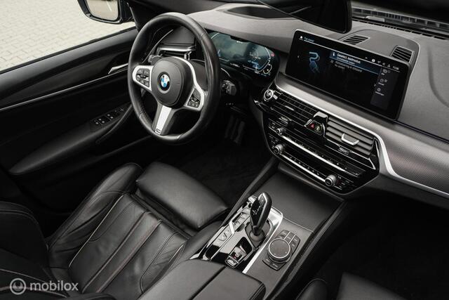 BMW 5-Serie Touring 530e Business Edition Plus | 92% SOH | M- Pakket | Pano | Harman Kardon | Trekhaak | 360 Camera | HUD | ACC | DAB+ | Stoelverwarming
