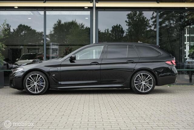 BMW 5-Serie Touring 530e Business Edition Plus | 92% SOH | M- Pakket | Pano | Harman Kardon | Trekhaak | 360 Camera | HUD | ACC | DAB+ | Stoelverwarming