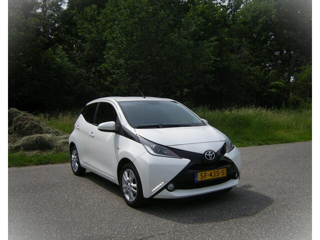 Toyota Aygo 1.0 VVT-i x-joy 5-Drs Navi/Ecc/Lmv/Camera/Carplay