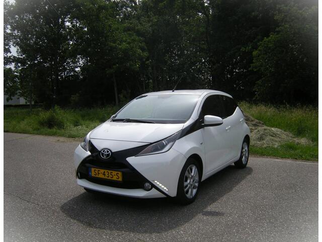 Toyota Aygo 1.0 VVT-i x-joy 5-Drs Navi/Ecc/Lmv/Camera/Carplay