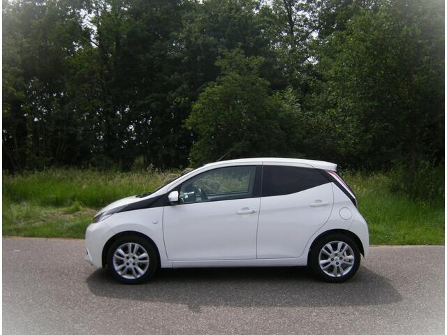 Toyota Aygo 1.0 VVT-i x-joy 5-Drs Navi/Ecc/Lmv/Camera/Carplay