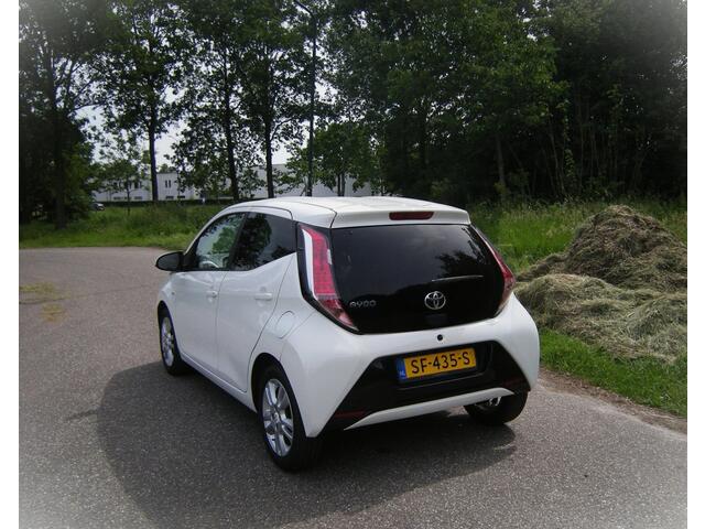 Toyota Aygo 1.0 VVT-i x-joy 5-Drs Navi/Ecc/Lmv/Camera/Carplay