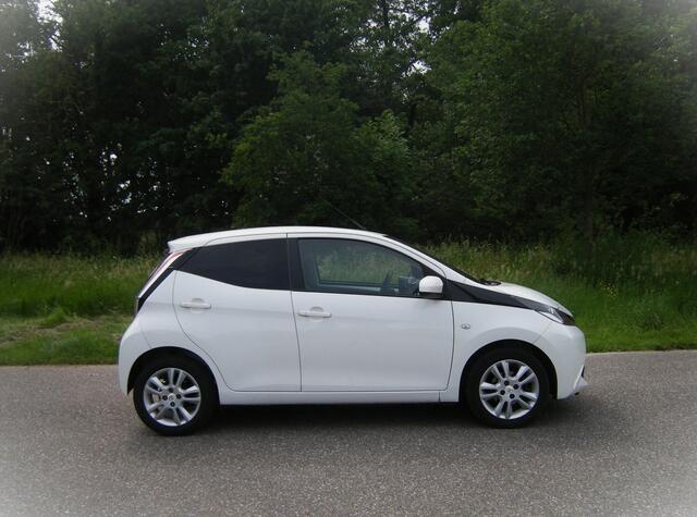 Toyota Aygo 1.0 VVT-i x-joy 5-Drs Navi/Ecc/Lmv/Camera/Carplay