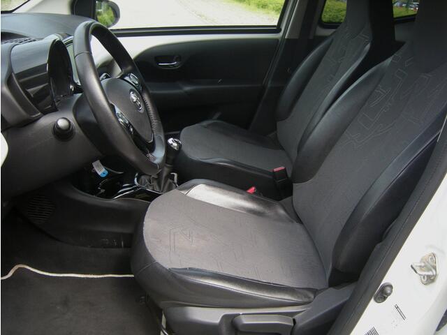 Toyota Aygo 1.0 VVT-i x-joy 5-Drs Navi/Ecc/Lmv/Camera/Carplay