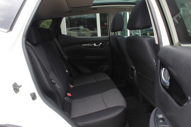 Nissan Qashqai 1.2 Connect Edition / Trekhaak / Camera / Panoramadak / Keyless / Navigatie / 17'' / DAB / Cruise Control /