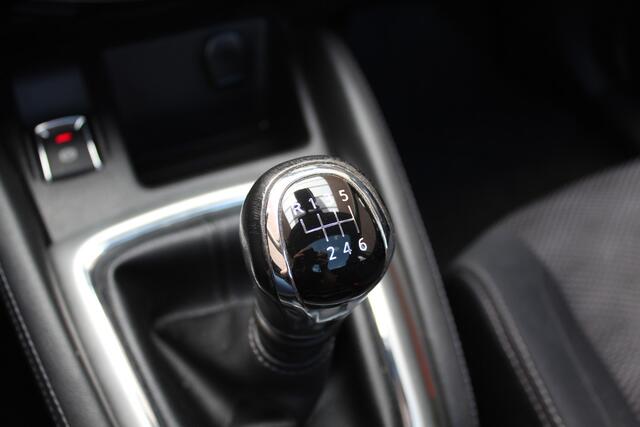 Nissan Qashqai 1.2 Connect Edition / Trekhaak / Camera / Panoramadak / Keyless / Navigatie / 17'' / DAB / Cruise Control /