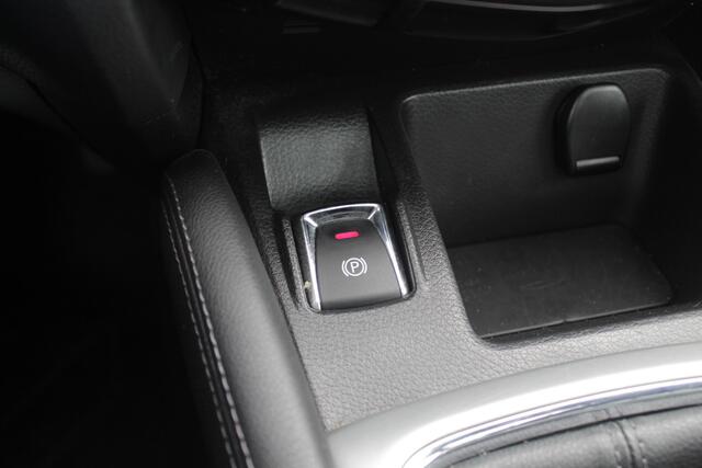 Nissan Qashqai 1.2 Connect Edition / Trekhaak / Camera / Panoramadak / Keyless / Navigatie / 17'' / DAB / Cruise Control /