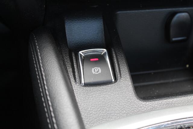 Nissan Qashqai 1.2 Connect Edition / Trekhaak / Camera / Panoramadak / Keyless / Navigatie / 17'' / DAB / Cruise Control /