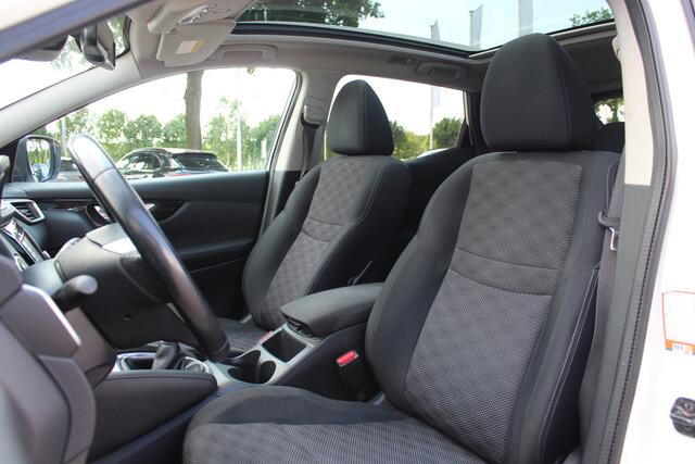 Nissan Qashqai 1.2 Connect Edition / Trekhaak / Camera / Panoramadak / Keyless / Navigatie / 17'' / DAB / Cruise Control /