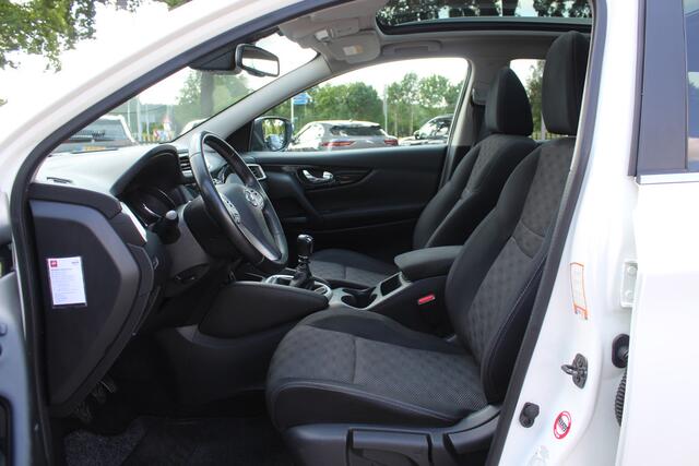 Nissan Qashqai 1.2 Connect Edition / Trekhaak / Camera / Panoramadak / Keyless / Navigatie / 17'' / DAB / Cruise Control /