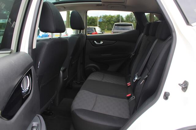Nissan Qashqai 1.2 Connect Edition / Trekhaak / Camera / Panoramadak / Keyless / Navigatie / 17'' / DAB / Cruise Control /