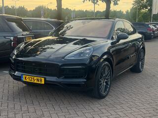 PORSCHE CAYENNE Coup� 3.0 E-Hybrid / Trekhaak / Panoramadak / 360Camera / Head-up / Burmester / Softclose / Keyless / 21'' / Luchtvering / Nachtzicht / Carbon intr. / Sportdesign+Chrono / Stoelventilatie+Verwarming / Dodehoek