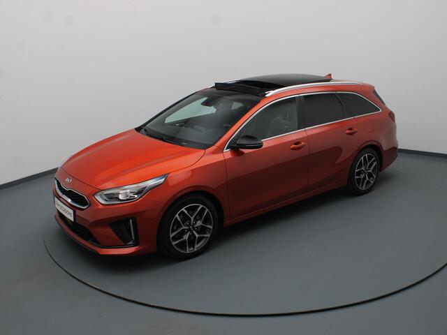 KIA CEE D Ceed Sportswagon T-GDi GT-Line 160pk Camera | Adapt. Cruise | Stoel-/stuurverw. | Panoramadak | Trekhaak afneembaar.